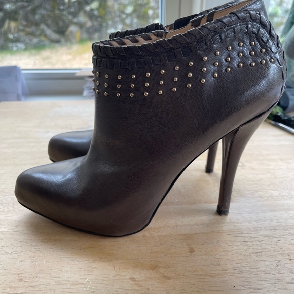 Studded heels - Picture 2 of 6